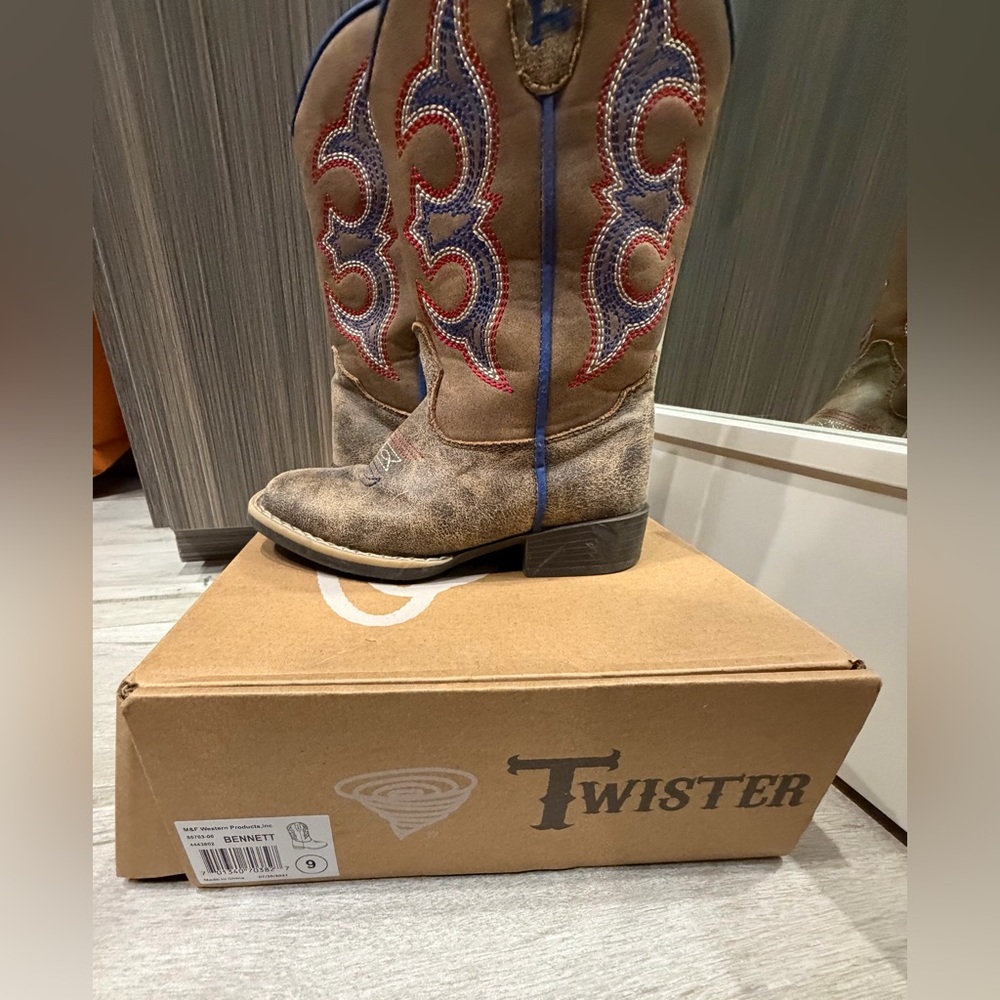 Twister Kids Brown and Blue Western Boots size 9 like new condition worn 2x - Picture 10 of 11